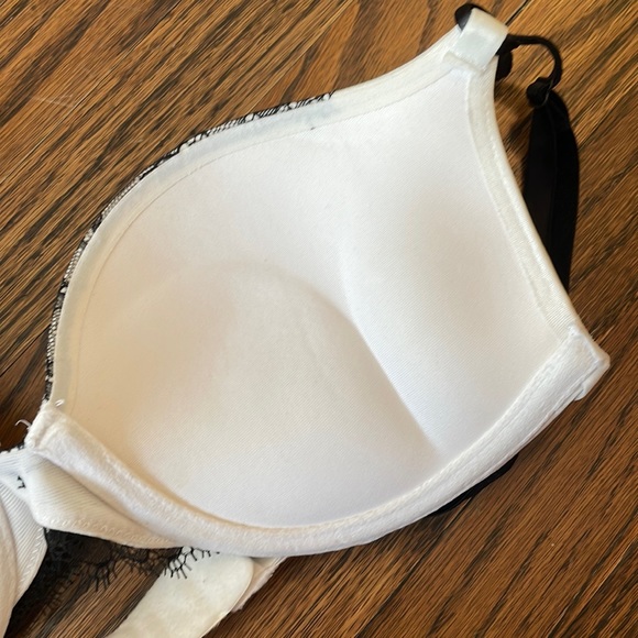 Victoria’s Secret Miraculous Plunge Double Push Up Bra Black & White Lace - Picture 5 of 5